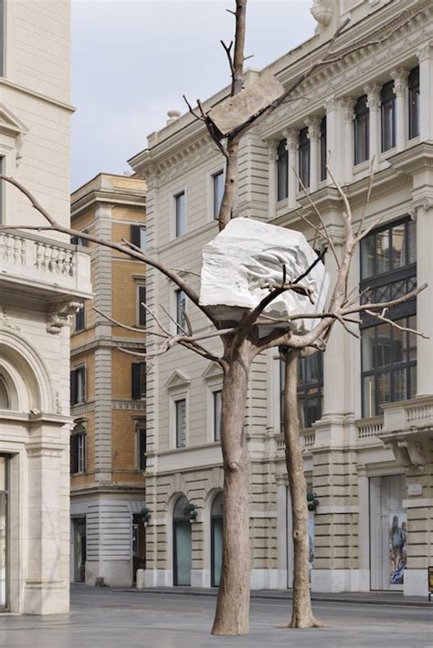 fondazione fendi monumento installazione largo goldoni|Fendi and Giuseppe Penone .